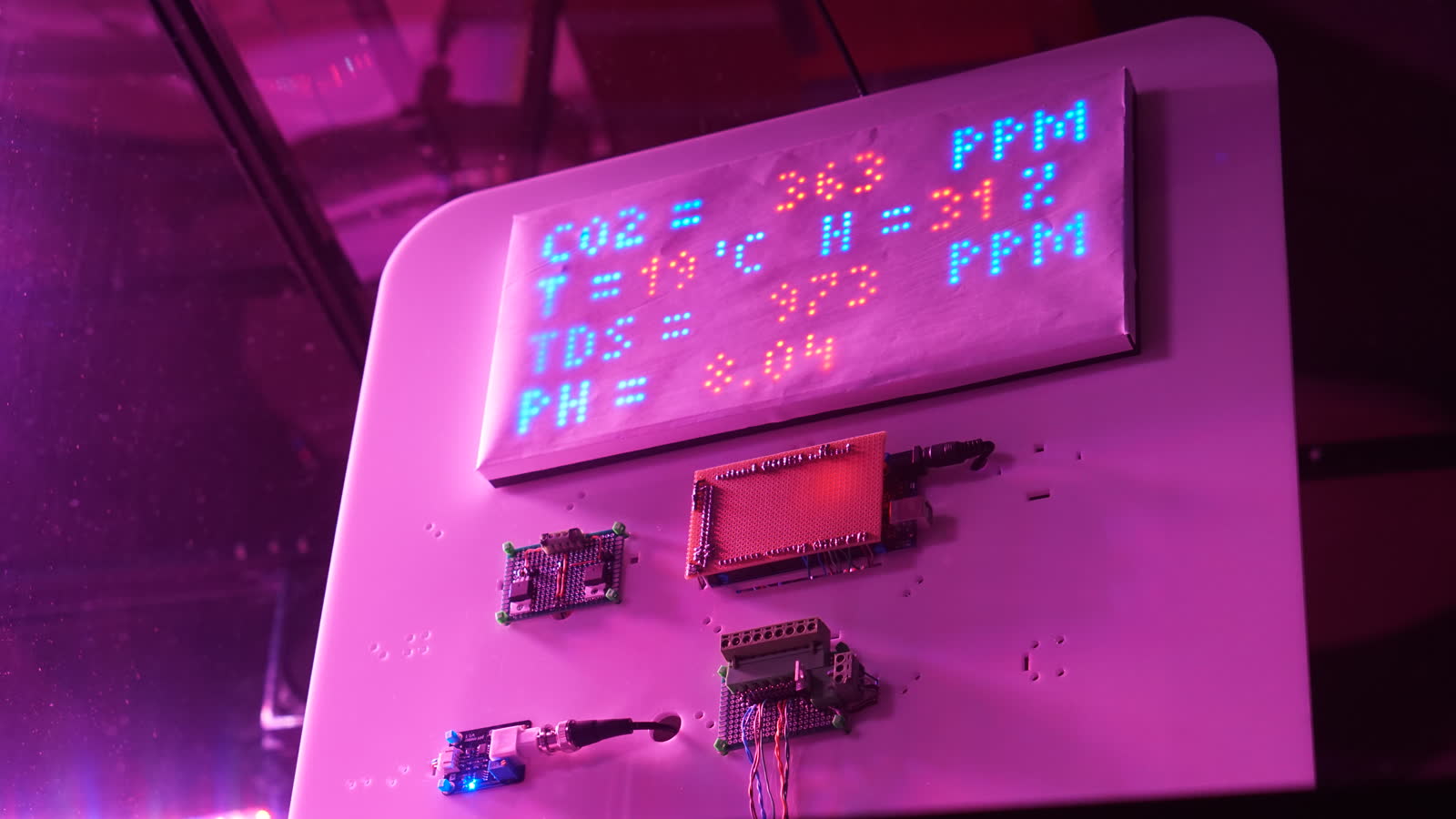 Environmental Sensor Display — CO2, TDS & PH Readings